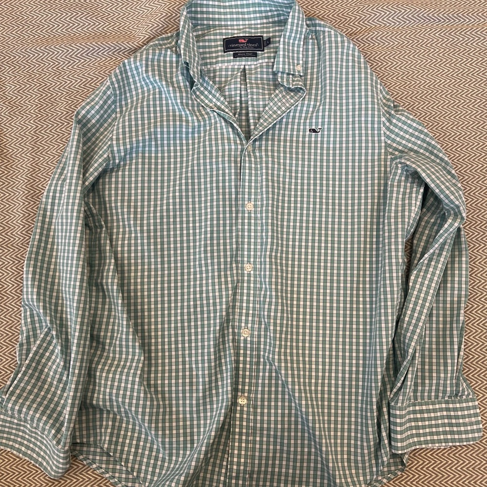 Vineyard vines performance button down - Picture 2 of 3